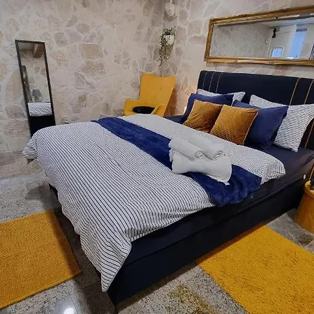 Apartment Stone *